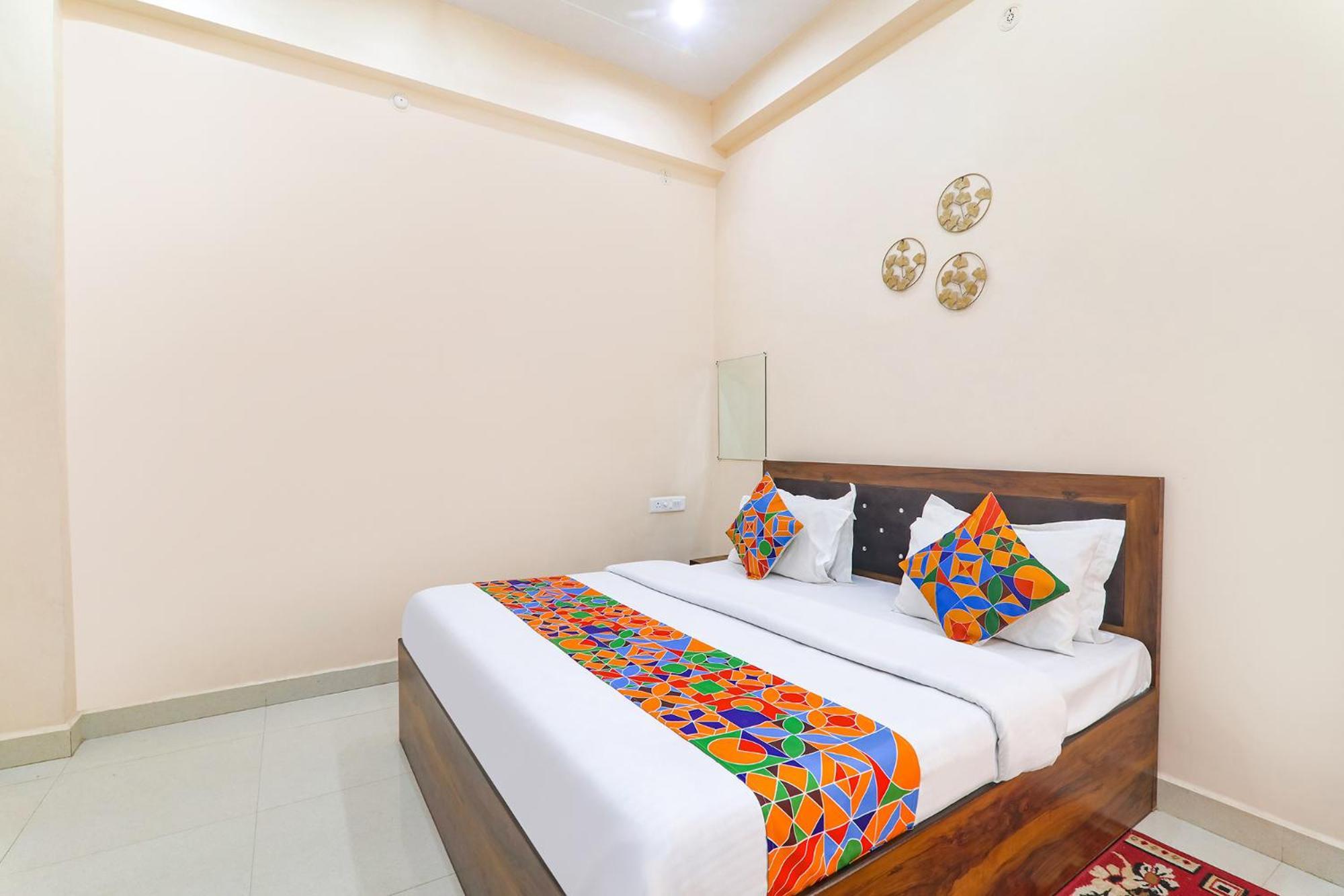 Fabhotel Rk Palace Ayodhya ภายนอก รูปภาพ